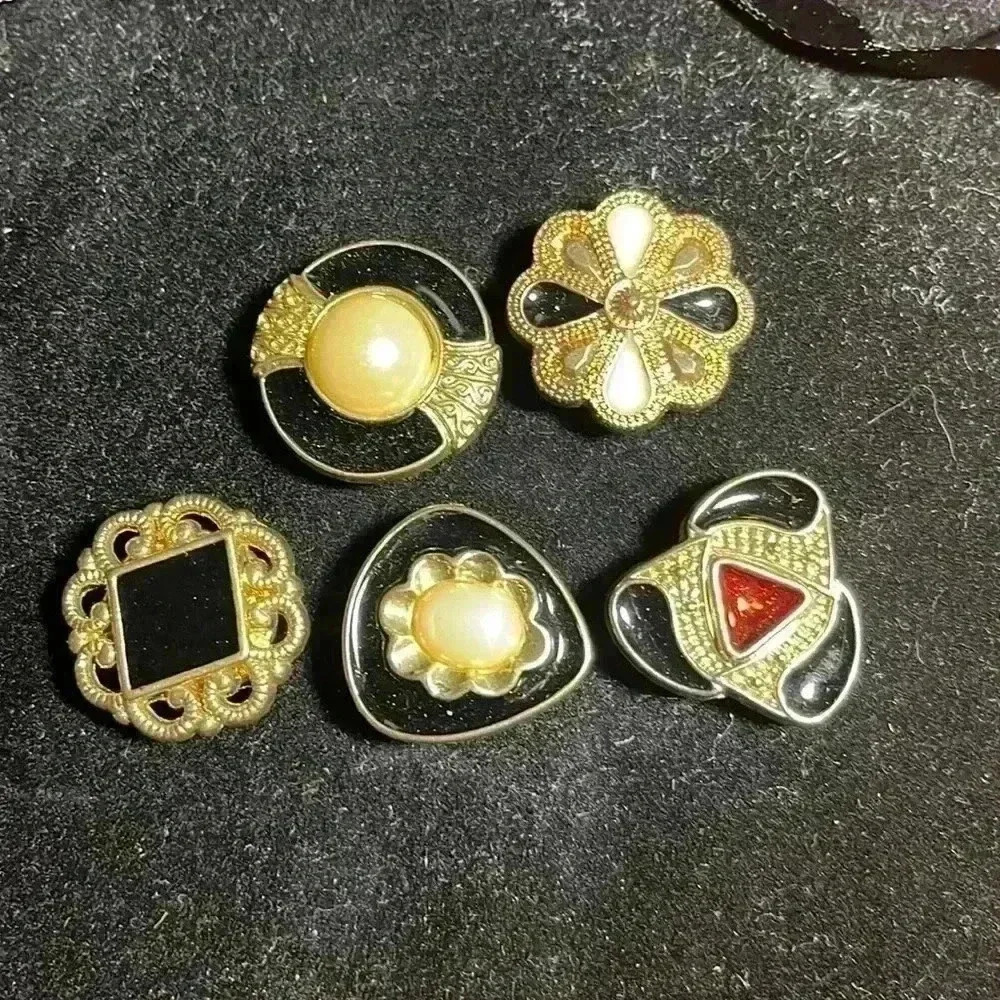 Vintage button covers. Amazing!